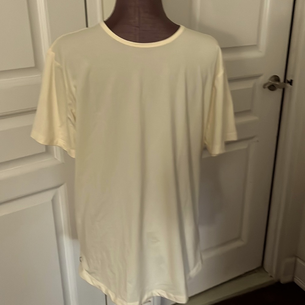 CUTS MEN’S Curve-Hem T-Shirt